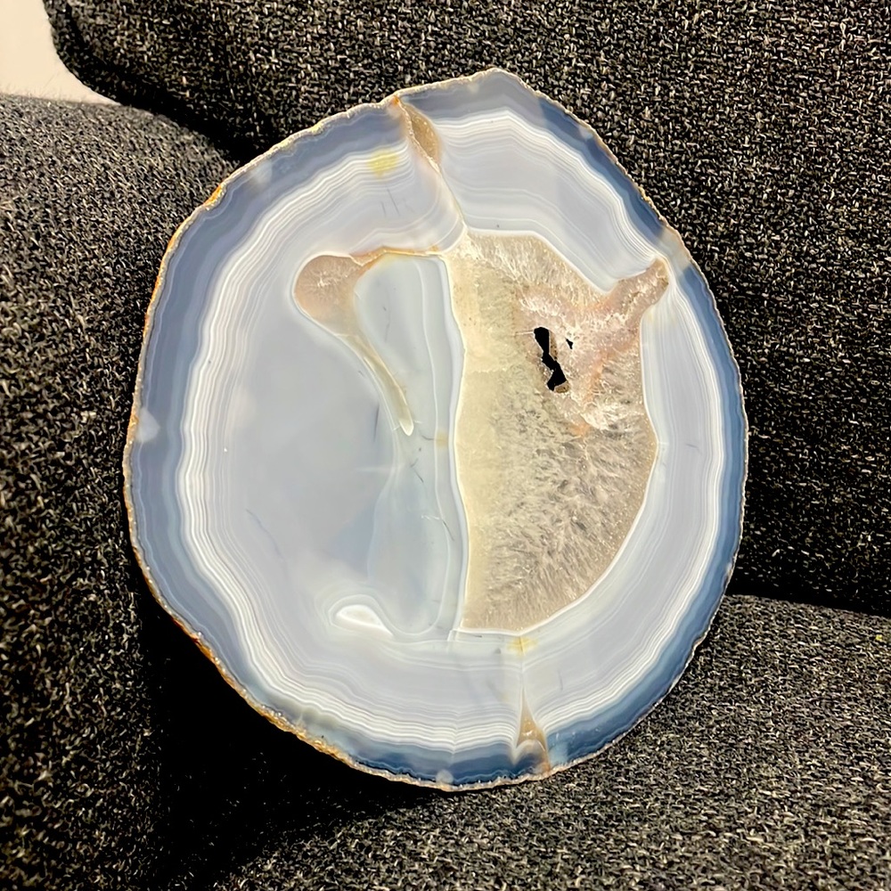 Blue agate flat geode - Picture 3 of 4